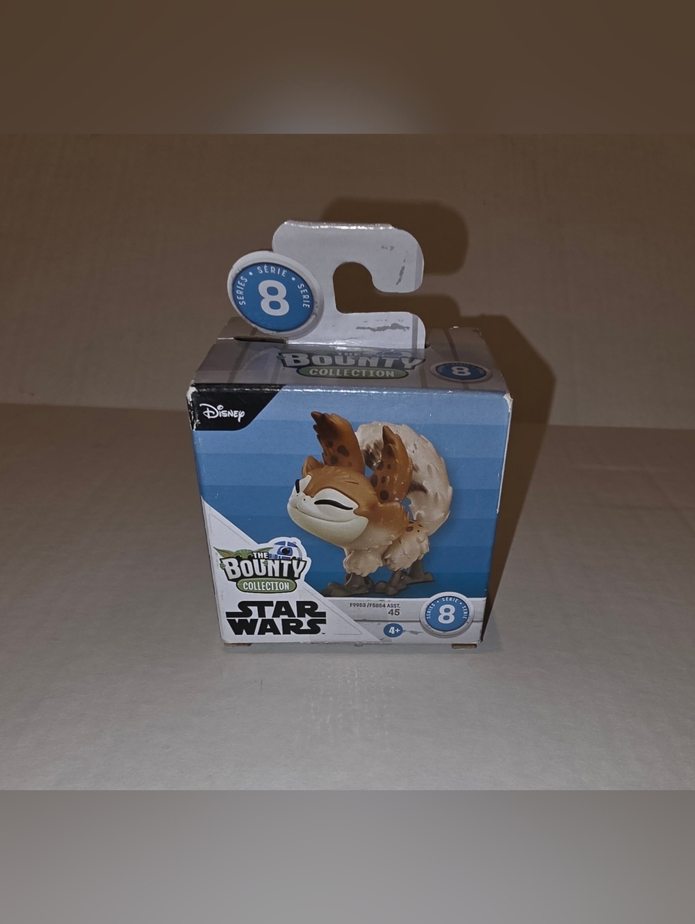 Disney Star Wars Bounty Collection Series 8 Figure - Brown, Cream & White